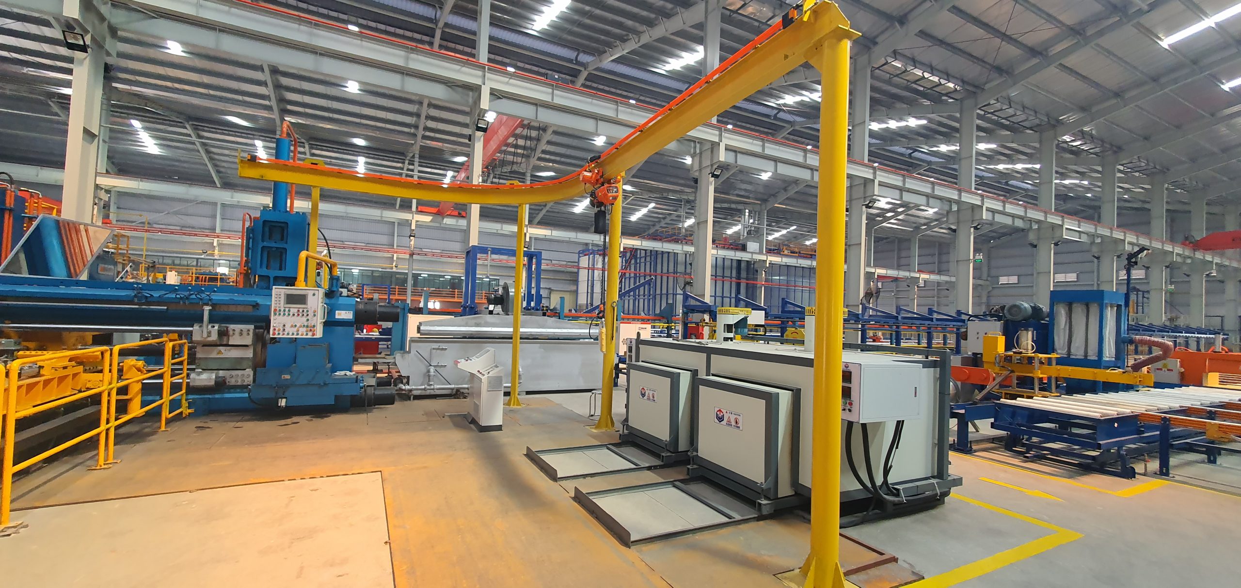 Cầu trục trong xưởng